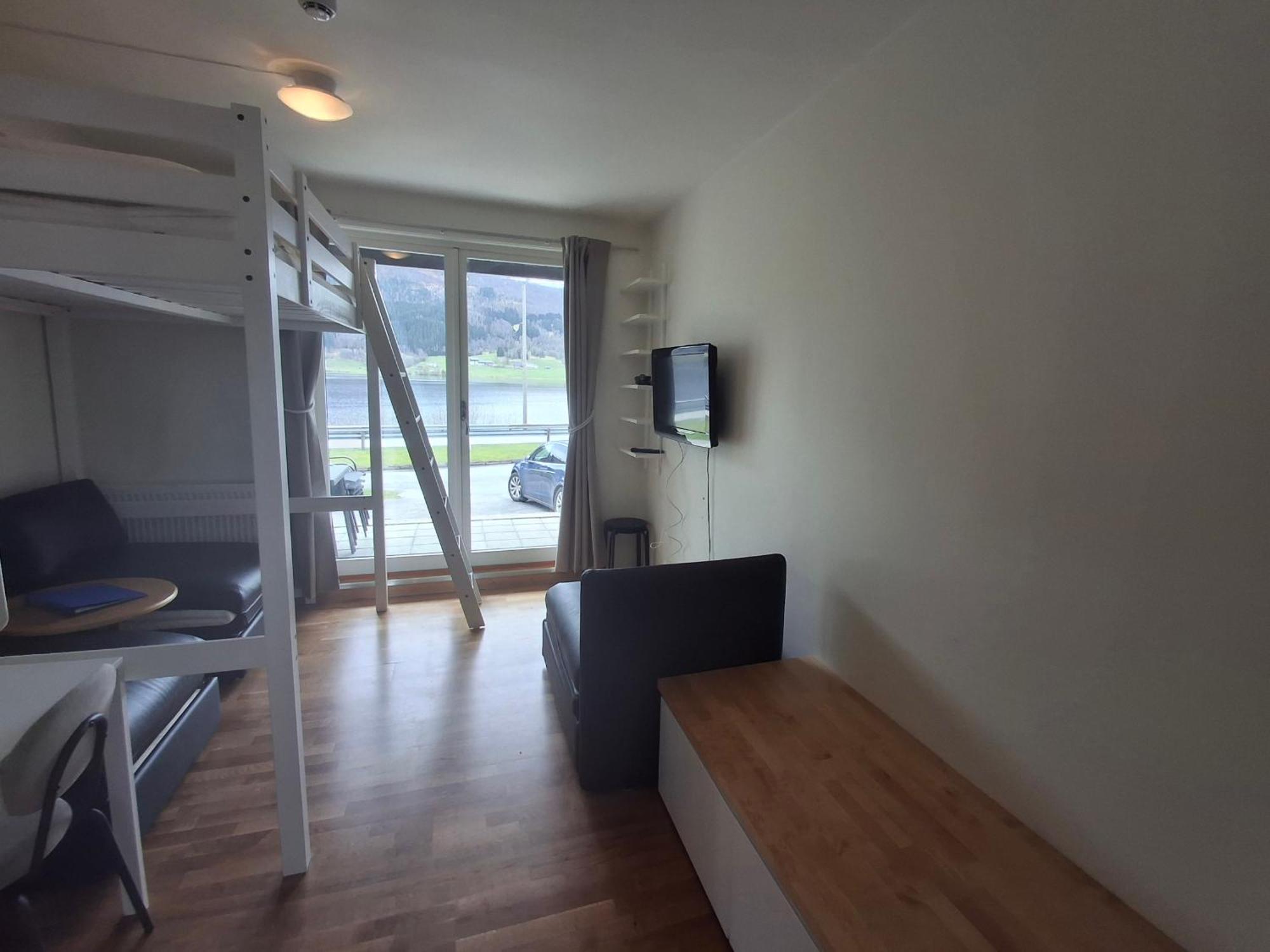 Pa Oppheim, Apartment